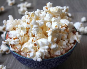 Mogen katten popcorn eten? Is popcorn veilig voor katten?